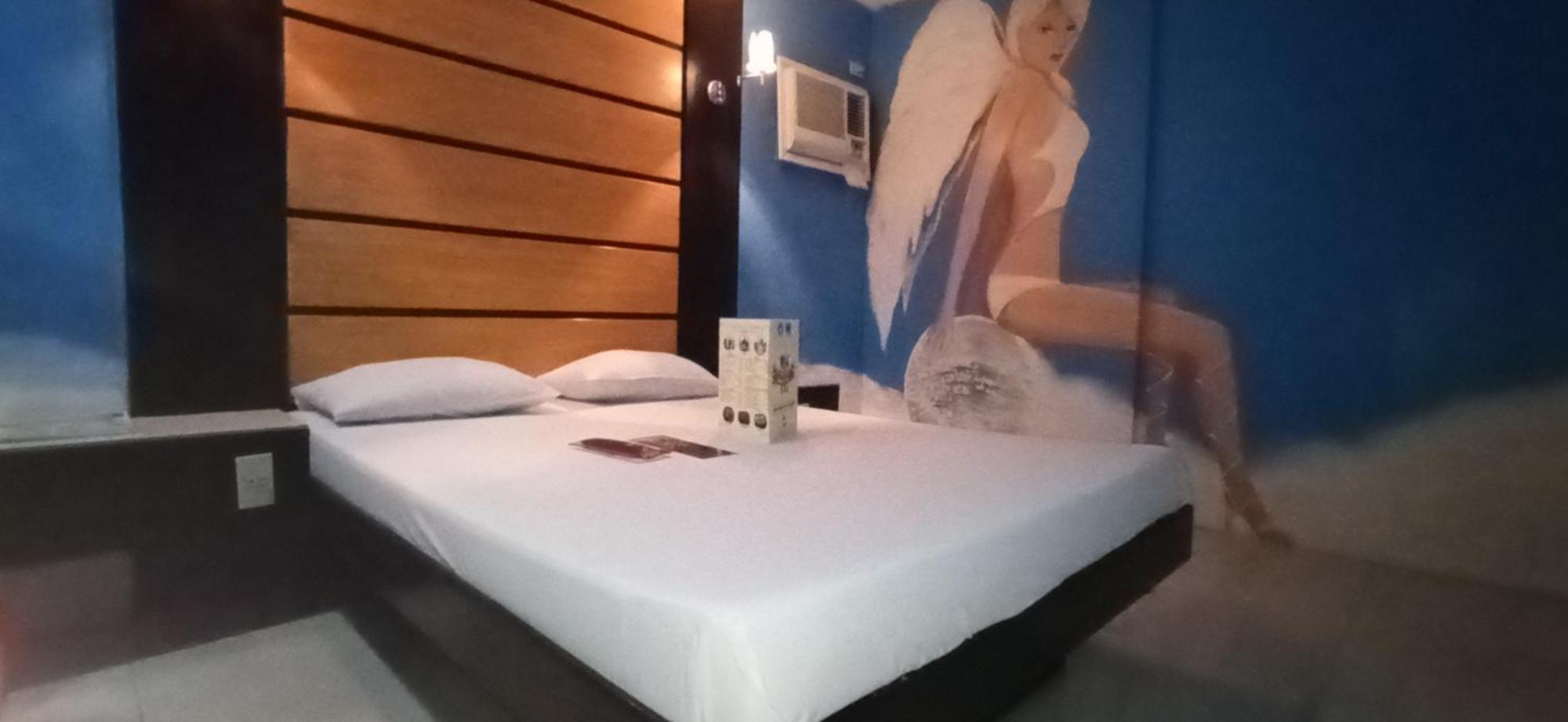 Harts Hotel-Quezon City Extérieur photo