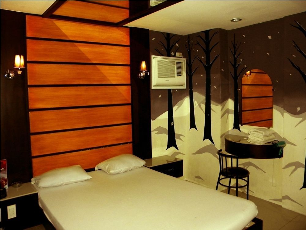 Harts Hotel-Quezon City Extérieur photo