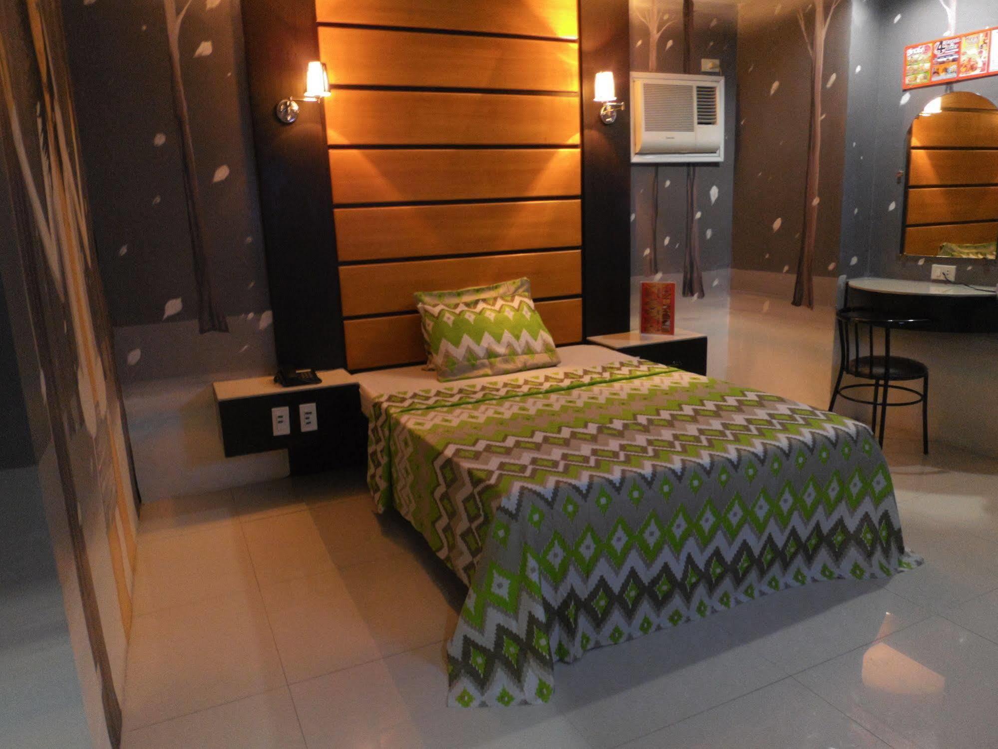 Harts Hotel-Quezon City Extérieur photo