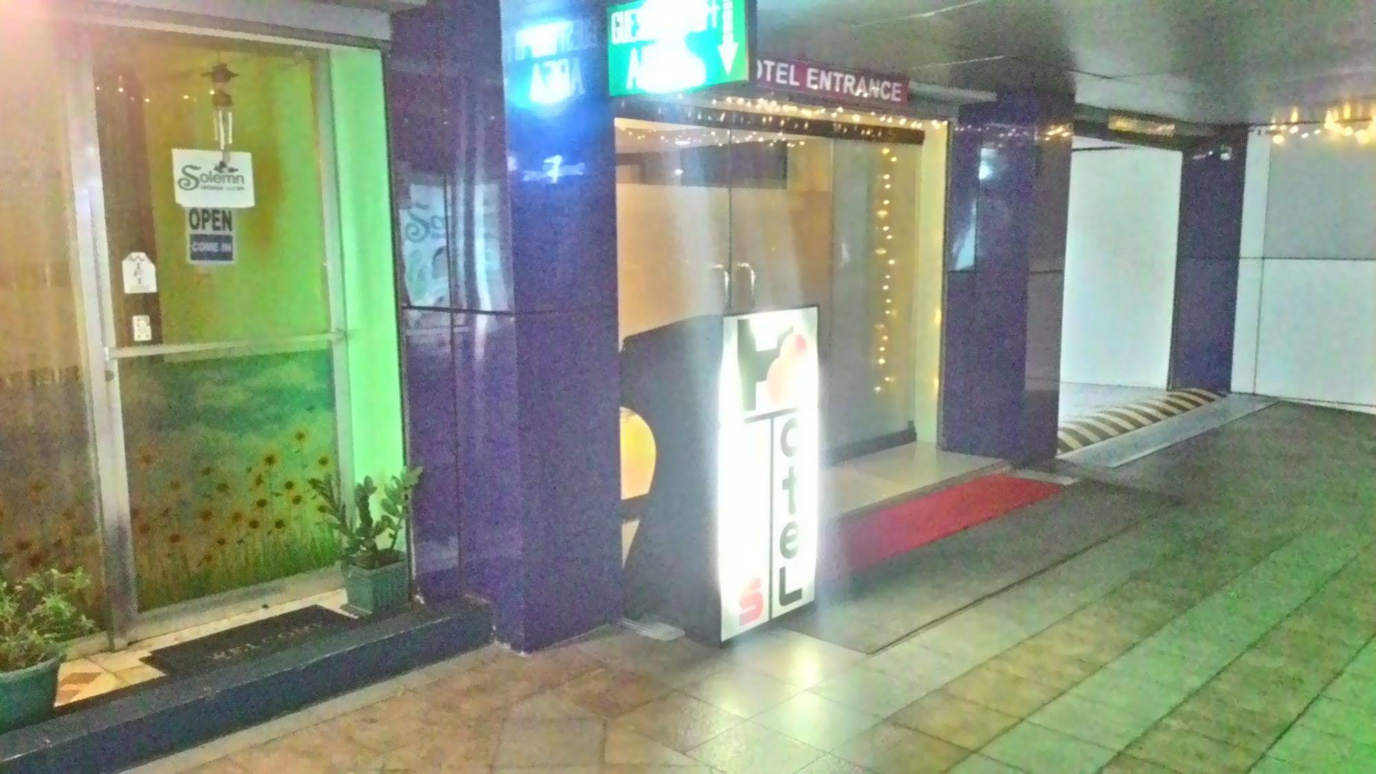 Harts Hotel-Quezon City Extérieur photo